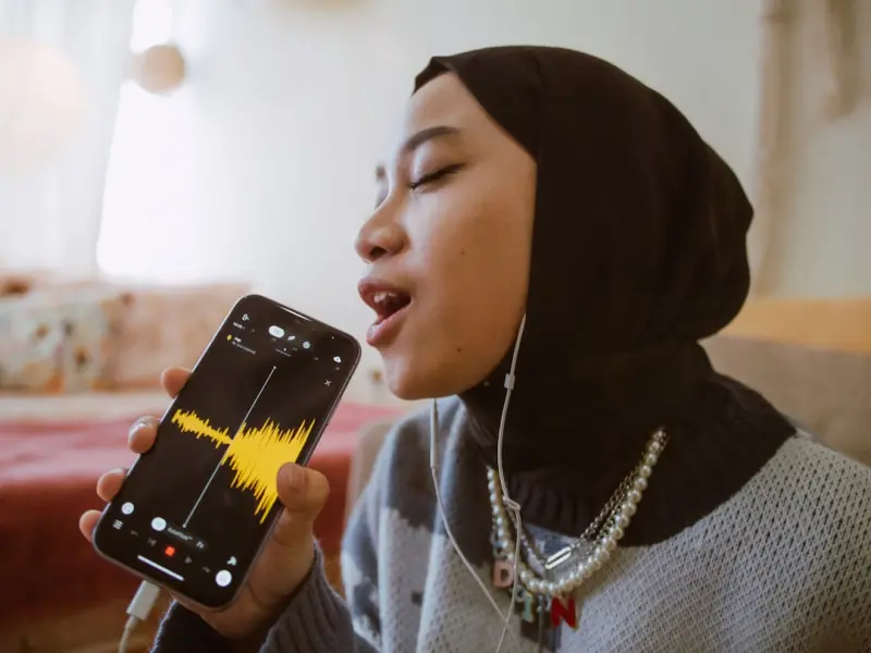 Turning Mobile Voice Queries Into Revenue: A Tactical Guide for SaaS Marketers