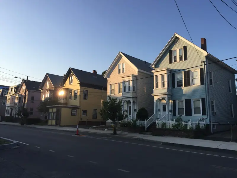 Hyperlocal Partnerships: Turning Neighborhood Ties into SaaS Search Power